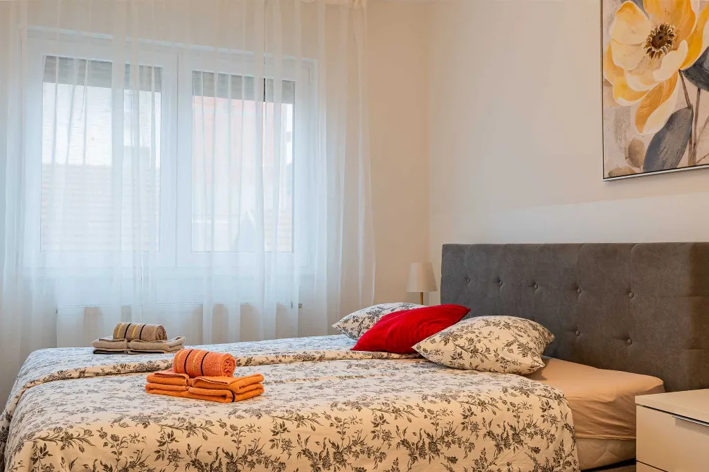 Zagreb Apartment with 2 Bedrooms and Parking
