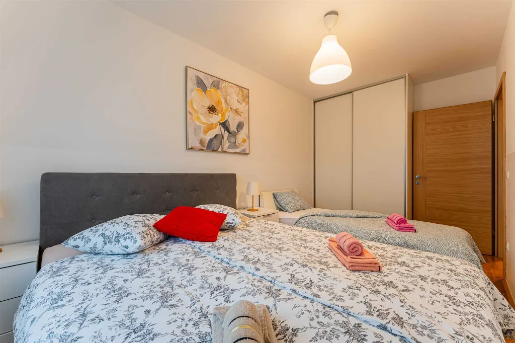 Zagreb Apartment with 2 Bedrooms and Parking