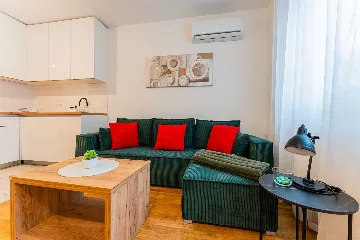 Zagreb Apartment with 2 Bedrooms and Parking