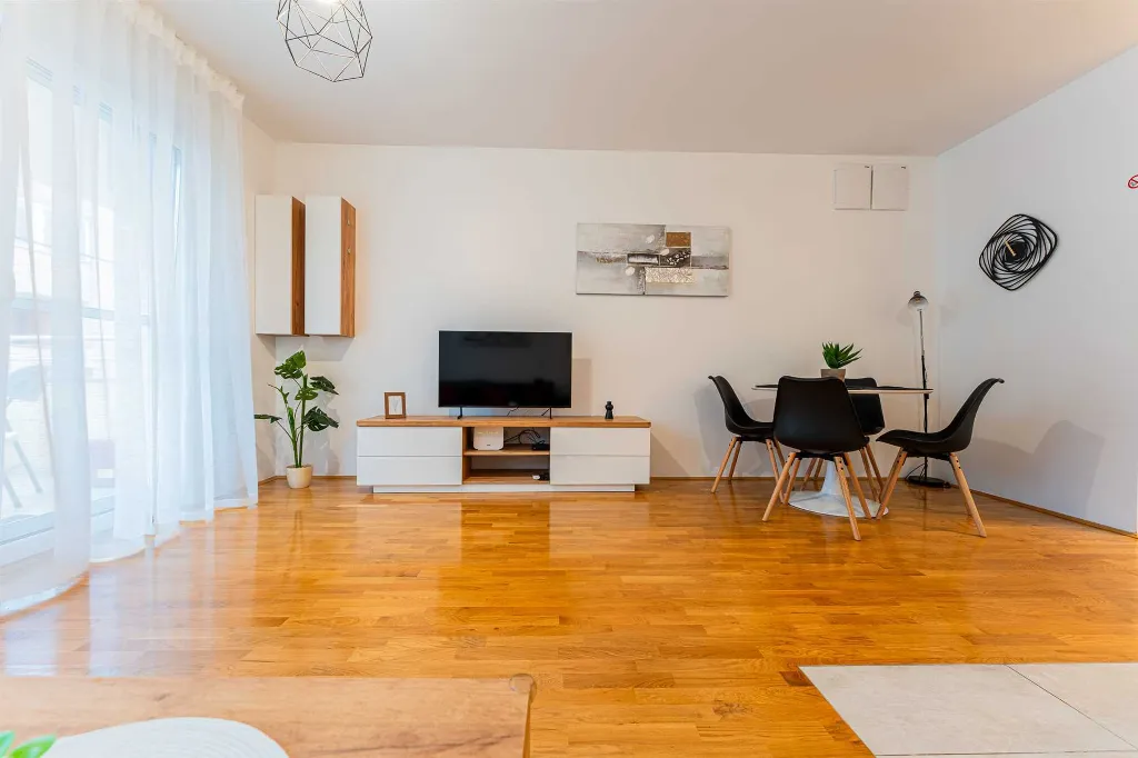 Zagreb Apartment with 2 Bedrooms and Parking