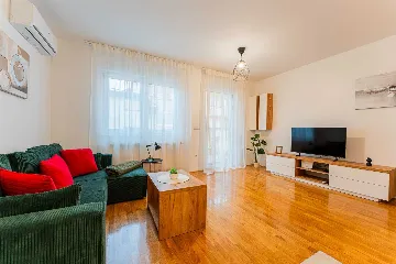 Zagreb Apartment with 2 Bedrooms and Parking