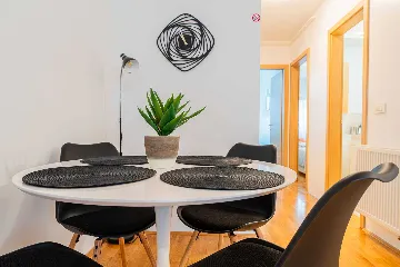 Zagreb Apartment with 2 Bedrooms and Parking