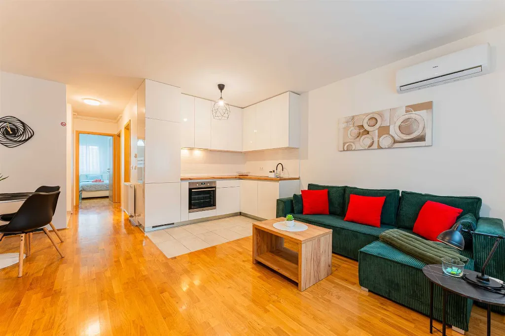 Zagreb Apartment with 2 Bedrooms and Parking