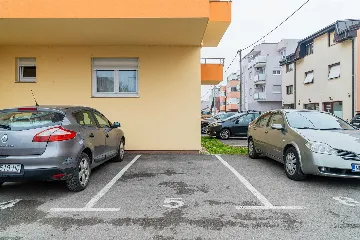 Zagreb Apartment with 2 Bedrooms and Parking