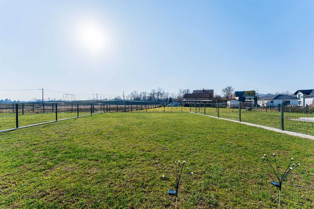 4-Bedroom House in Novaki for up to 8 Guests