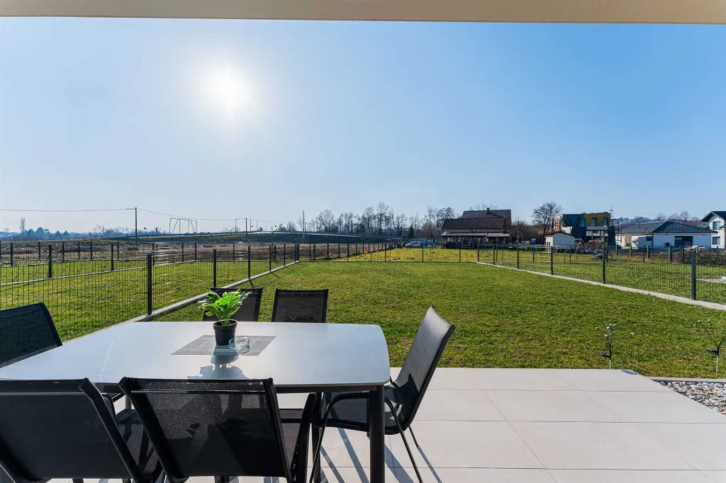 4-Bedroom House in Novaki for up to 8 Guests