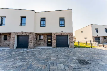 4-Bedroom House in Novaki for up to 8 Guests