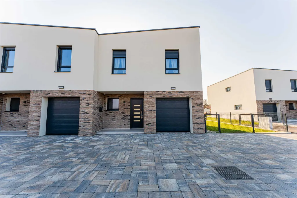 4-Bedroom House in Novaki for up to 8 Guests