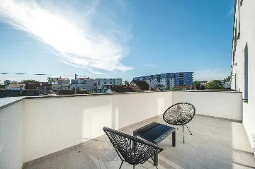 Zagreb 3-Bedroom Apartment for 6 with Balcony