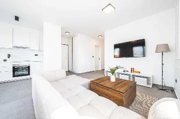 Zagreb 3-Bedroom Apartment for 6 with Balcony