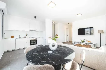 Zagreb 3-Bedroom Apartment for 6 with Balcony