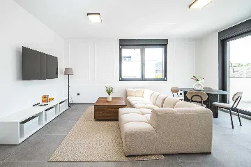 Zagreb 3-Bedroom Apartment for 6 with Balcony