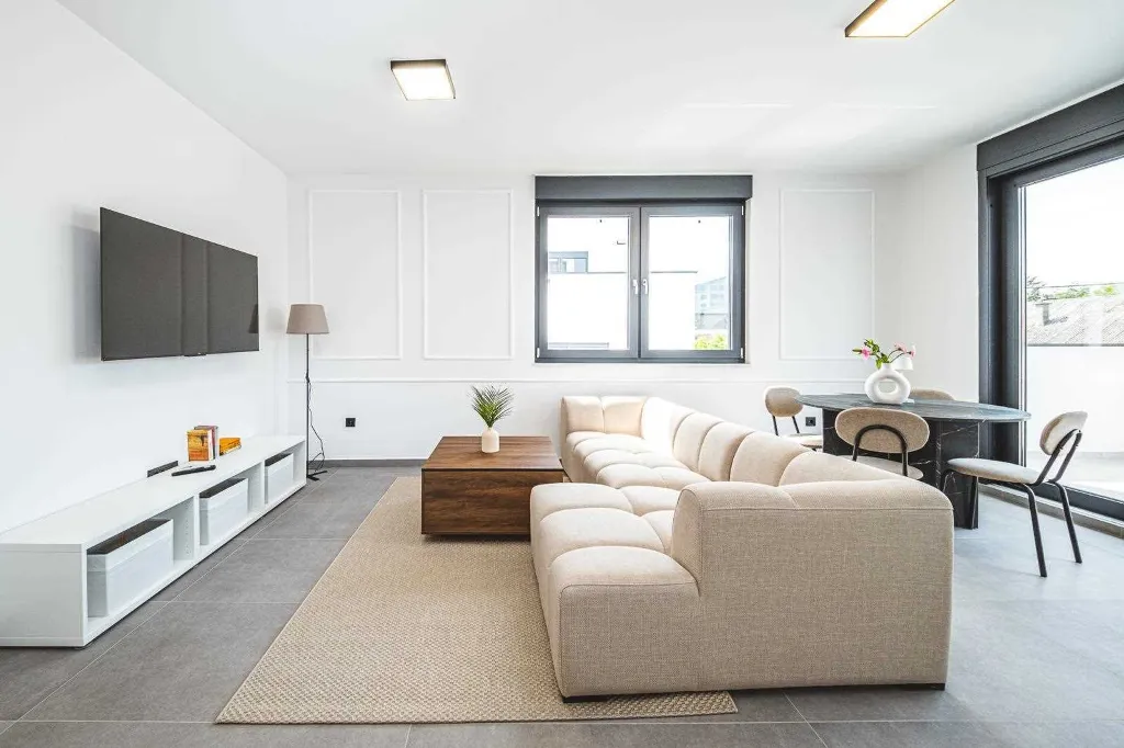 Zagreb 3-Bedroom Apartment for 6 with Balcony