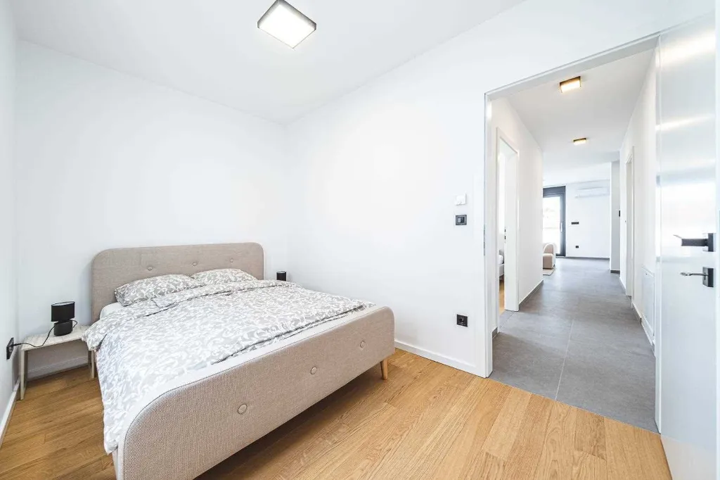 Zagreb 3-Bedroom Apartment for 6 with Balcony