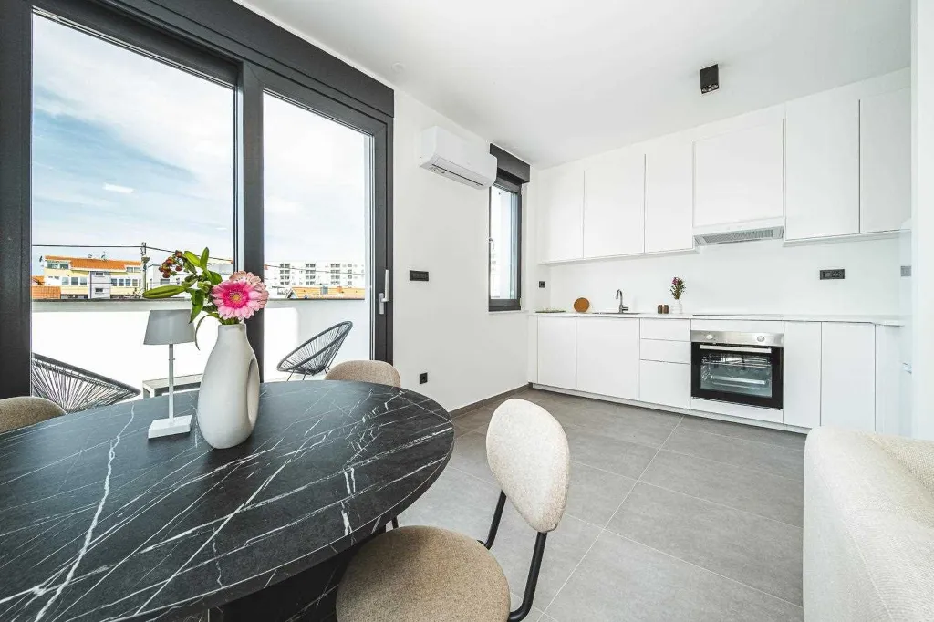 Zagreb 3-Bedroom Apartment for 6 with Balcony