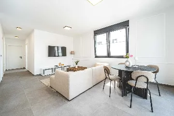 Zagreb 3-Bedroom Apartment for 6 with Balcony