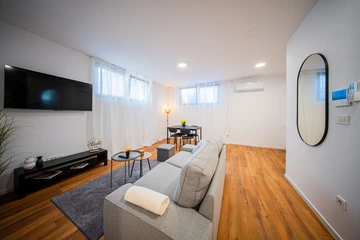 Zagreb 2-Bedroom Apartment for 4 Guests