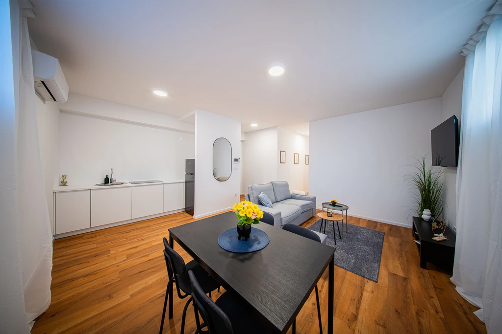 Zagreb 2-Bedroom Apartment for 4 Guests