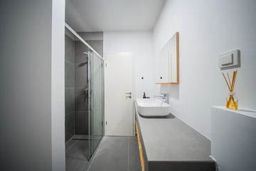 Zagreb 2-Bedroom Apartment for 4 Guests