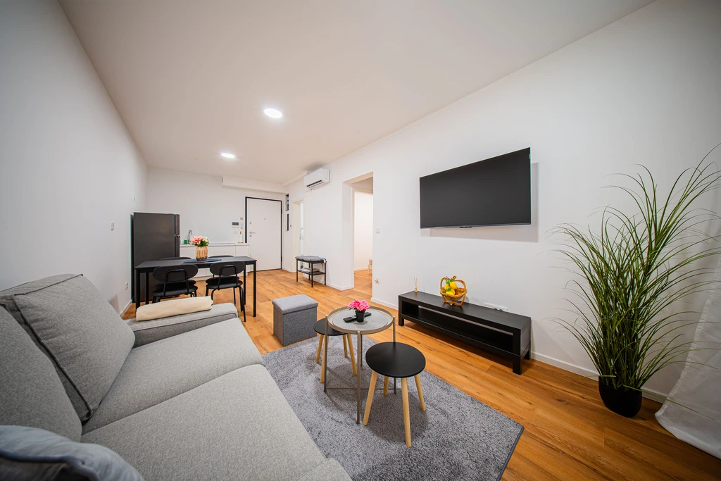 2-Bedroom Apartment in Zagreb for Up to 4