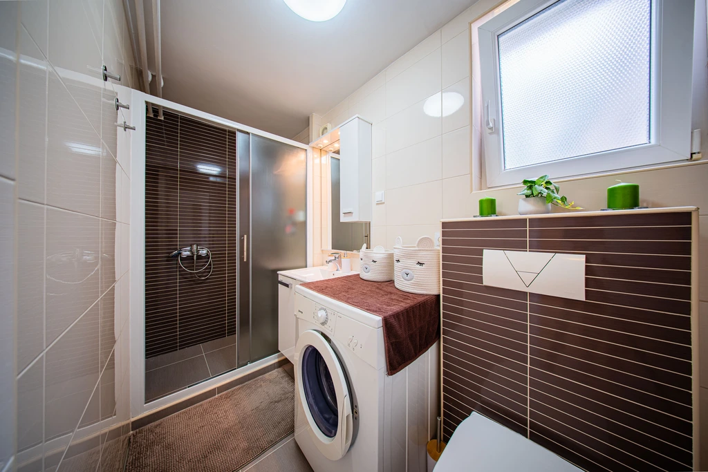 Spacious Zagreb 2-Bedroom Apartment for 5