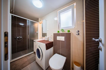 Spacious Zagreb 2-Bedroom Apartment for 5