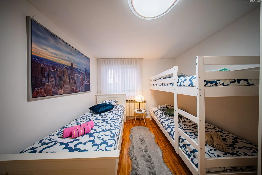 Spacious Zagreb 2-Bedroom Apartment for 5