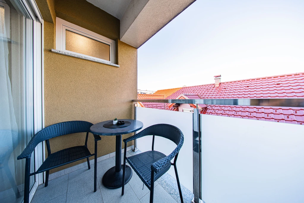 Zagreb 1-Bedroom Apartment with Quiet Loggia
