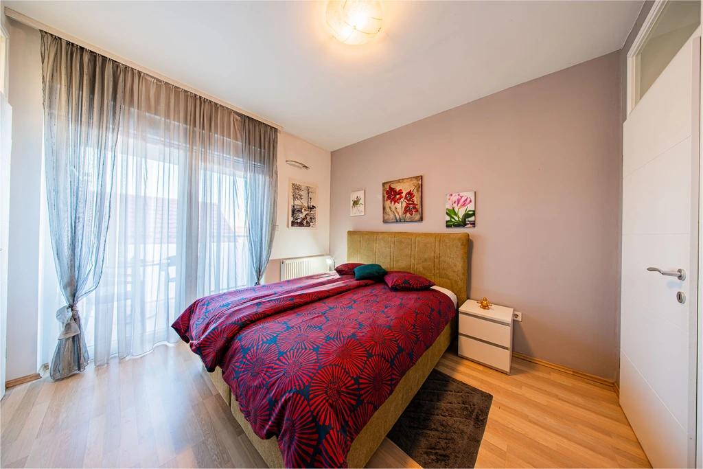 Zagreb 1-Bedroom Apartment with Quiet Loggia