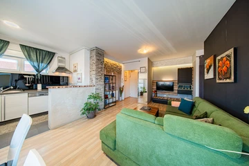 Zagreb 1-Bedroom Apartment with Quiet Loggia