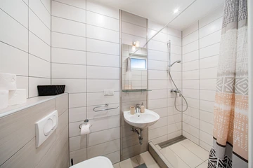 Zagreb 1-Bedroom Apartment with Quiet Loggia