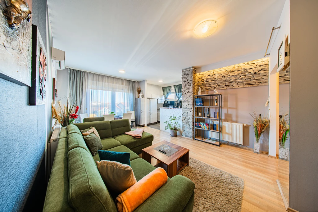Zagreb 1-Bedroom Apartment with Quiet Loggia