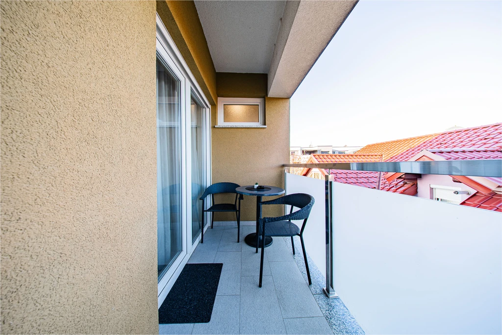 Zagreb 1-Bedroom Apartment with Quiet Loggia