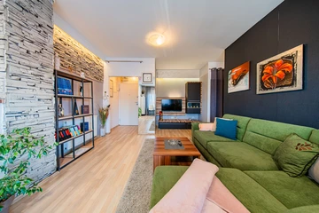 Zagreb 1-Bedroom Apartment with Quiet Loggia