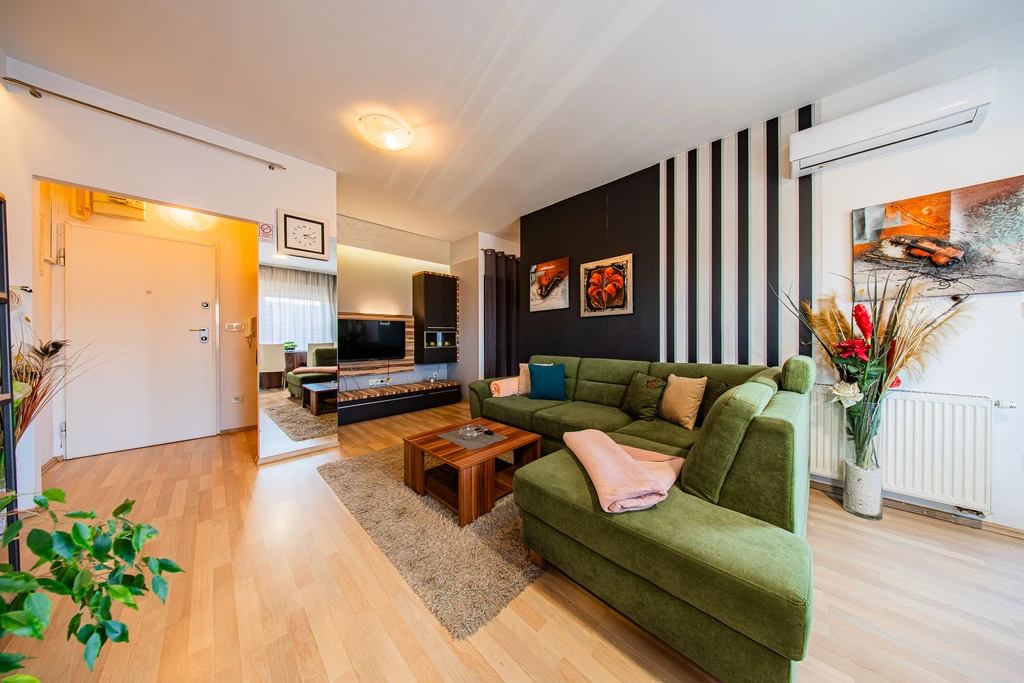 Zagreb 1-Bedroom Apartment with Quiet Loggia