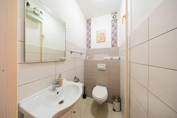 Zagreb 2-Bedroom Apartment for Up to 6 Guests