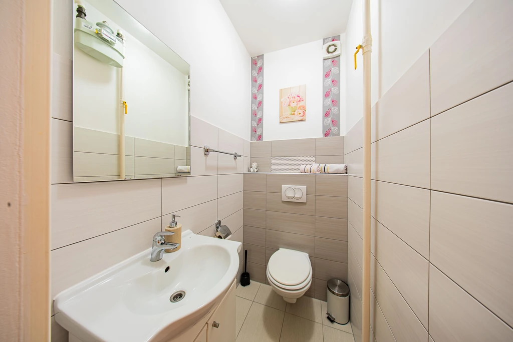 Zagreb 2-Bedroom Apartment for Up to 6 Guests