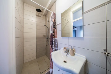 Zagreb 2-Bedroom Apartment for Up to 6 Guests