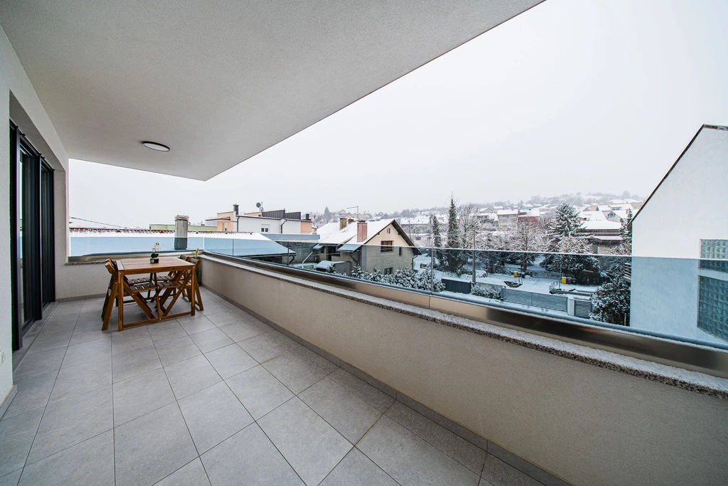 Zagreb Apartment with 2 Bedrooms and Parking
