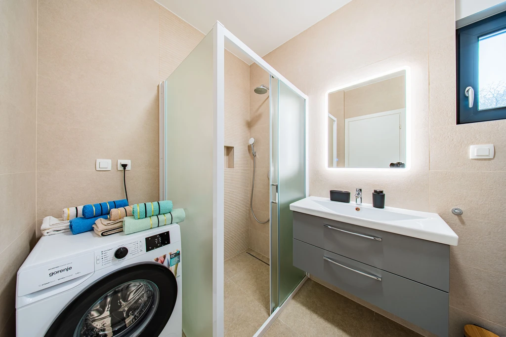 Zagreb Apartment with 2 Bedrooms and Parking