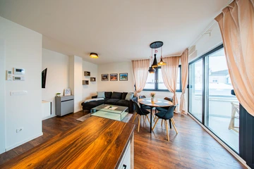 Zagreb Apartment with 2 Bedrooms and Parking