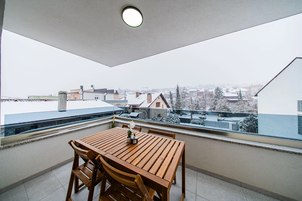 Zagreb Apartment with 2 Bedrooms and Parking