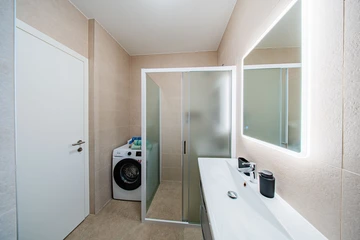 Zagreb Apartment with 2 Bedrooms and Parking