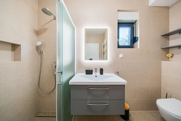 Zagreb Apartment with 2 Bedrooms and Parking