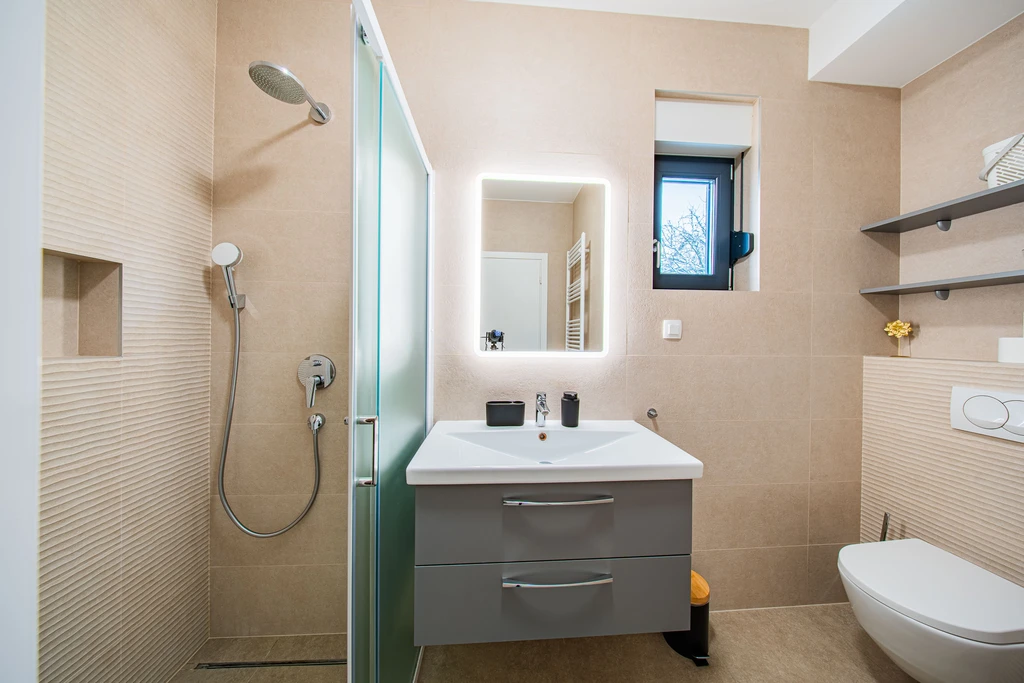 Zagreb Apartment with 2 Bedrooms and Parking