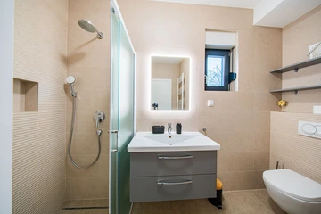 Zagreb Apartment with 2 Bedrooms and Parking