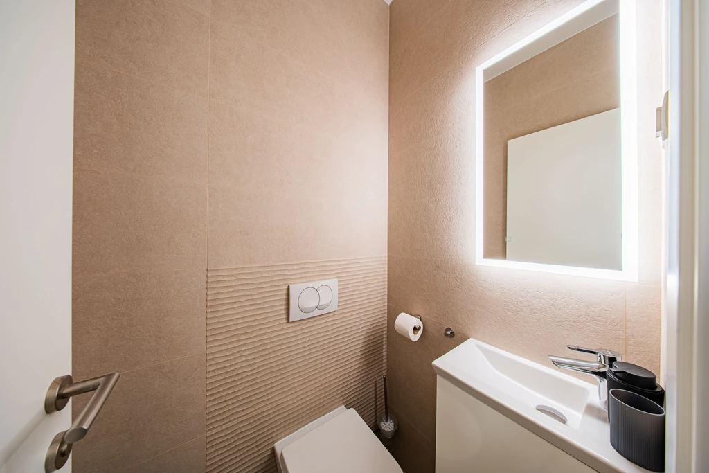 Zagreb Apartment with 2 Bedrooms and Parking