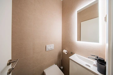 Zagreb Apartment with 2 Bedrooms and Parking