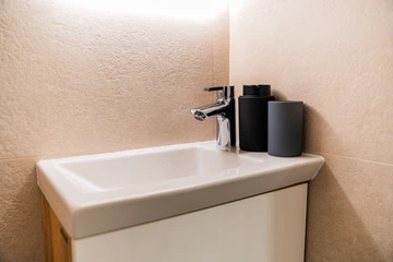 Zagreb Apartment with 2 Bedrooms and Parking