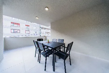 Zagreb Apartment with 3 Balconies & 3 Bedrooms